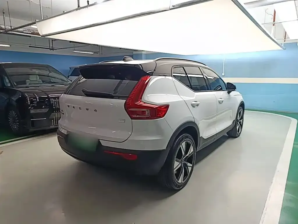 Volvo XC40 NEV — фото 4