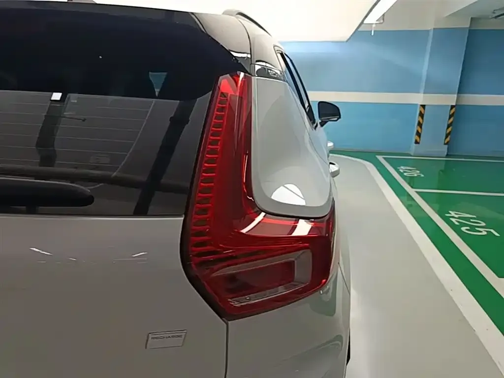 Volvo XC40 NEV — фото 7