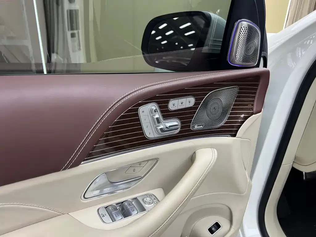Mercedes-Benz GLS — фото 6