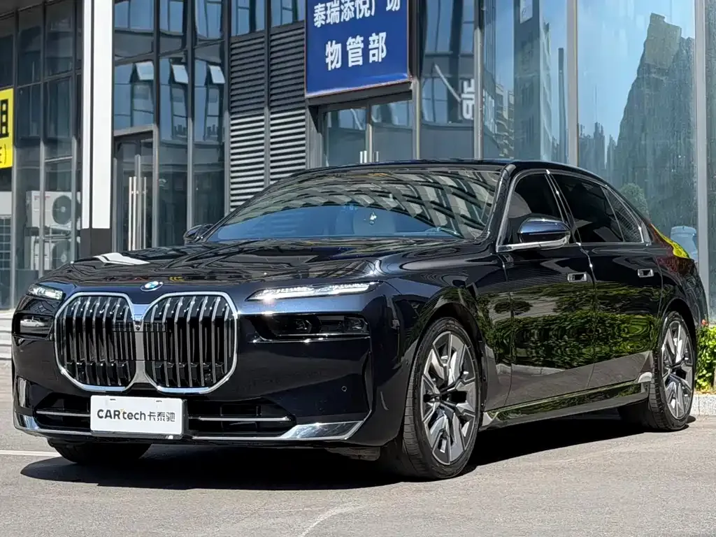 BMW 7 Series — фото 1