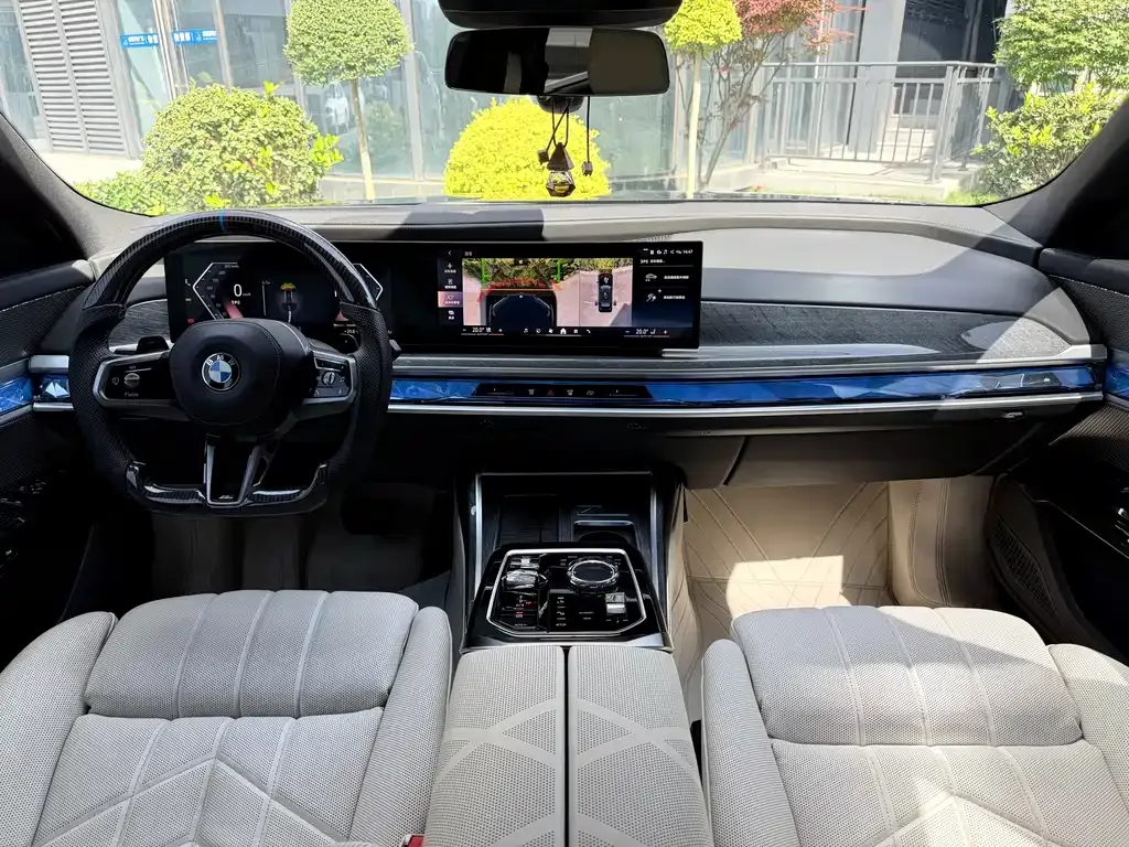 BMW 7 Series — фото 10
