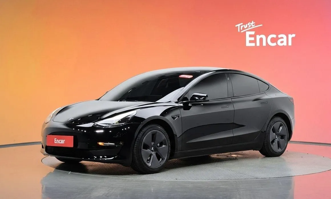 Tesla Model 3 — фото 1