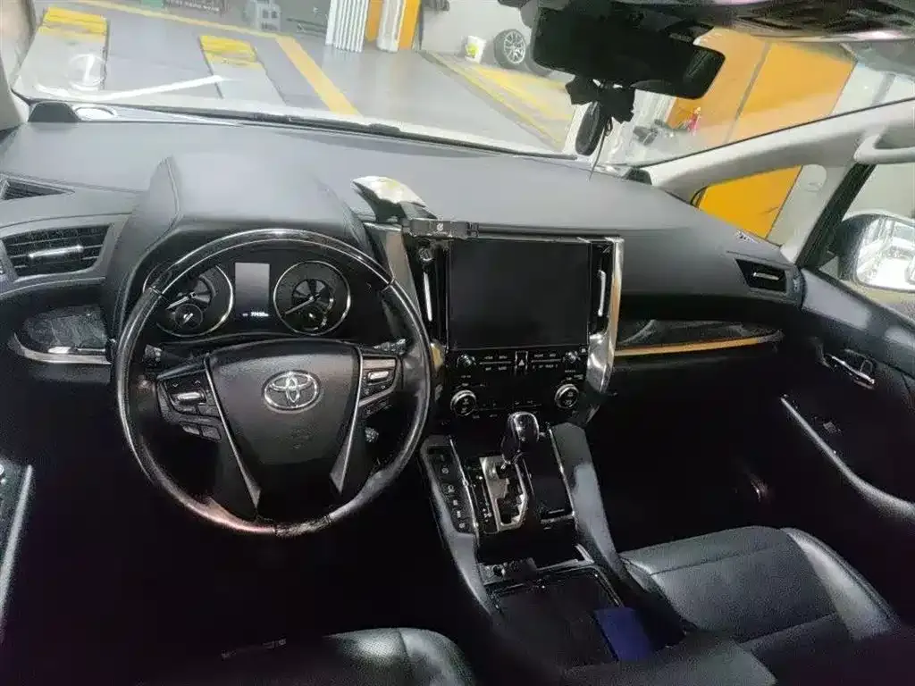 Toyota Vellfire — фото 5