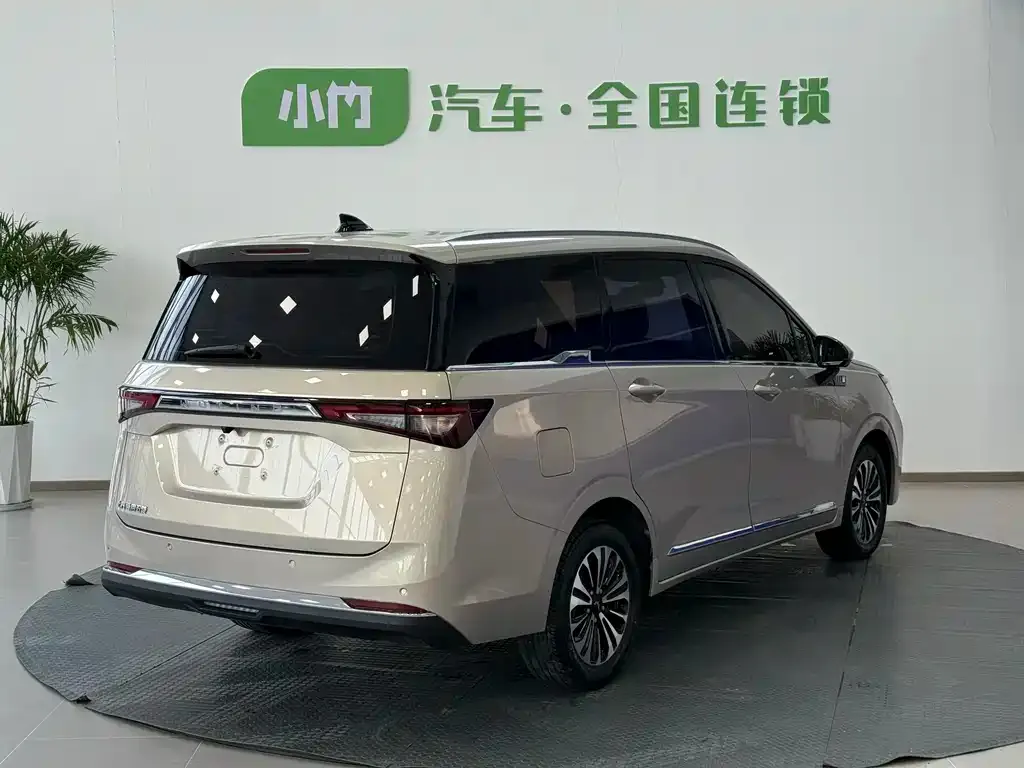 Wuling Jiachen — фото 2
