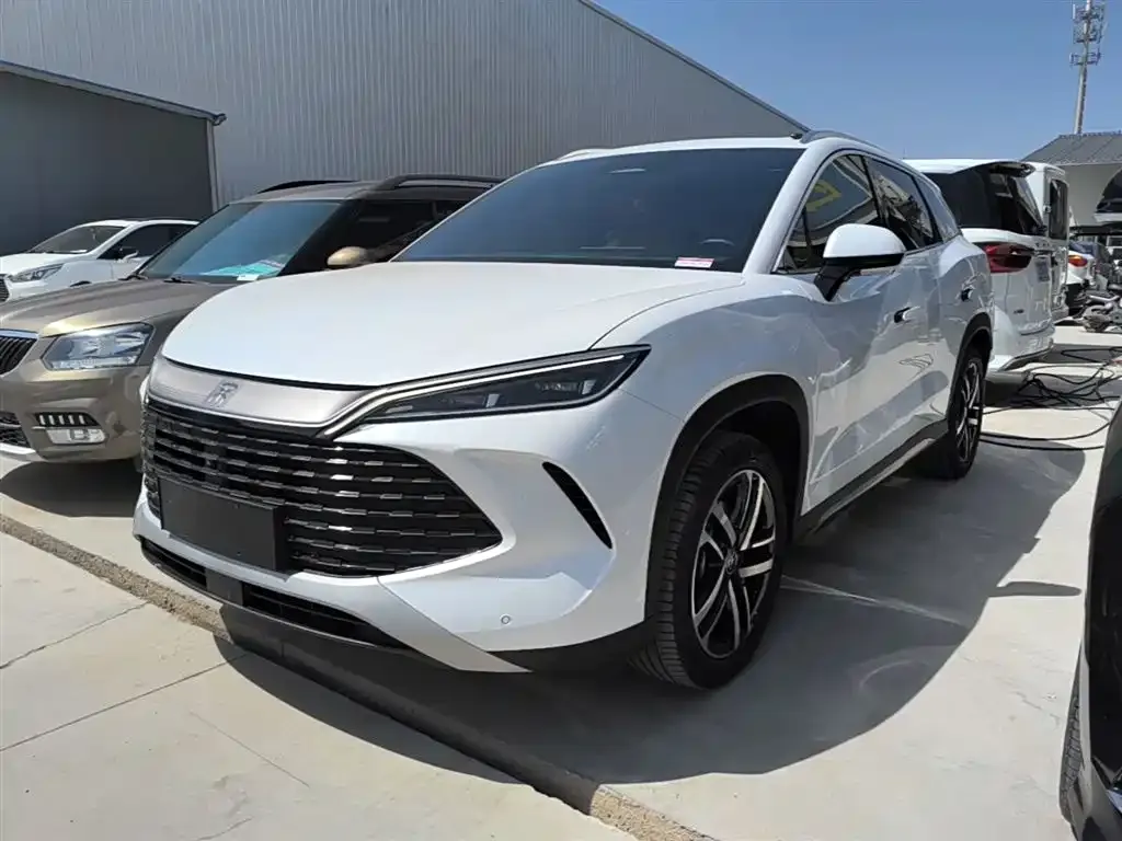 BYD L DM-i — фото 1