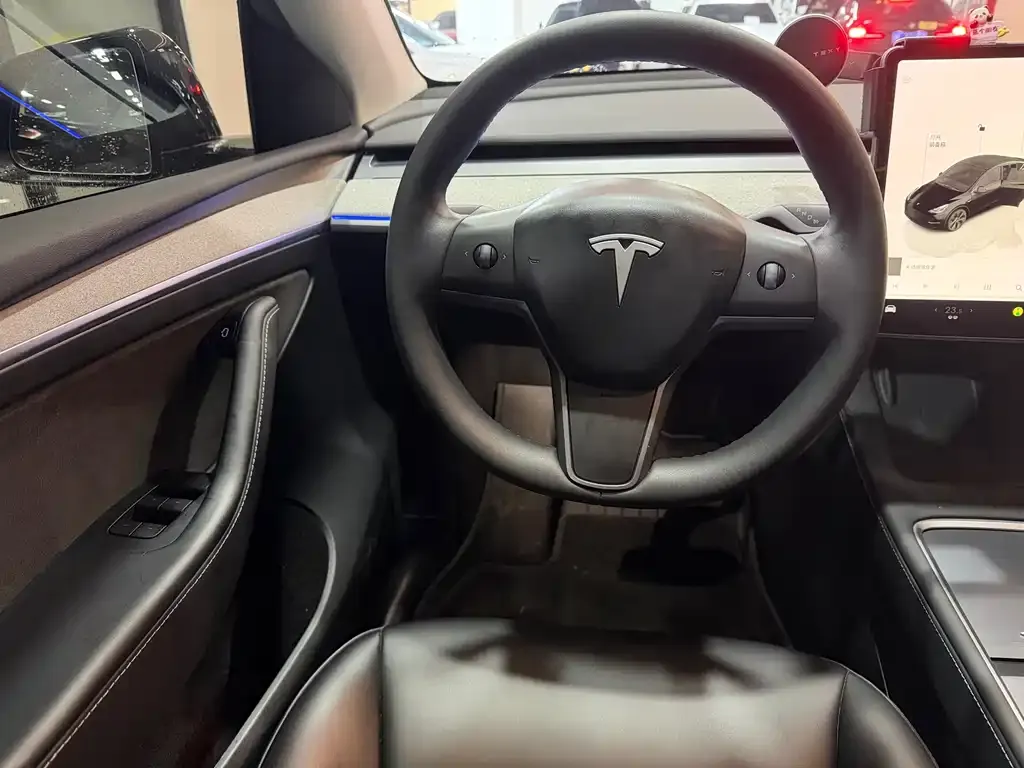 Tesla Model Y — фото 5