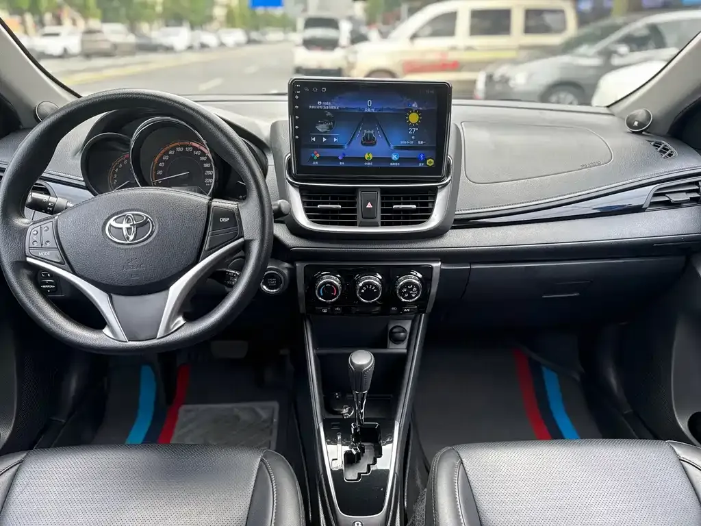 Toyota Yaris L — фото 10
