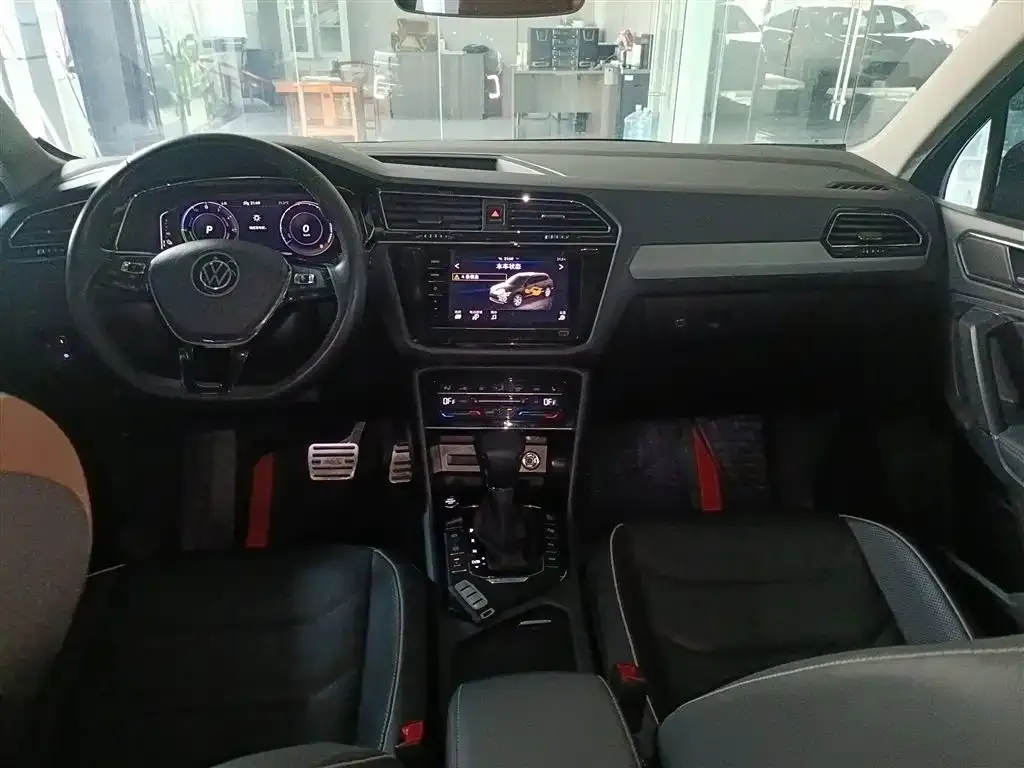 Volkswagen Tiguan L New Energy — фото 4