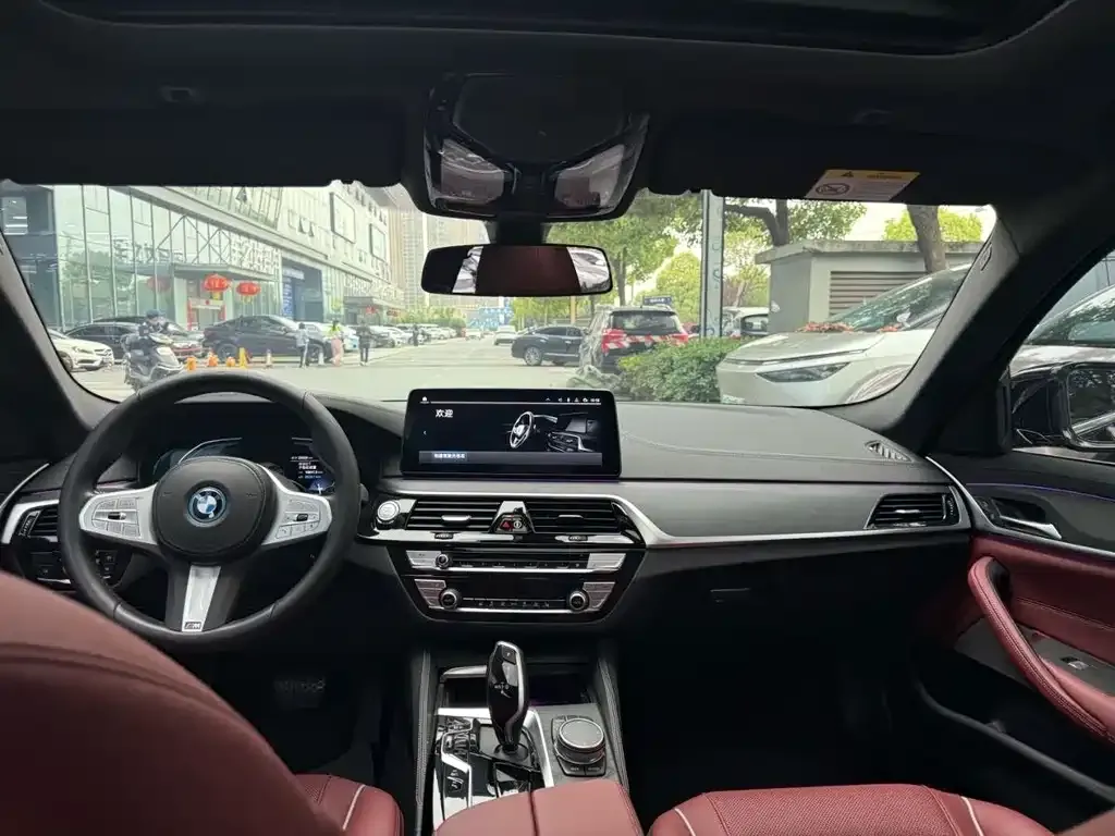 BMW 5 Series New Energy — фото 4