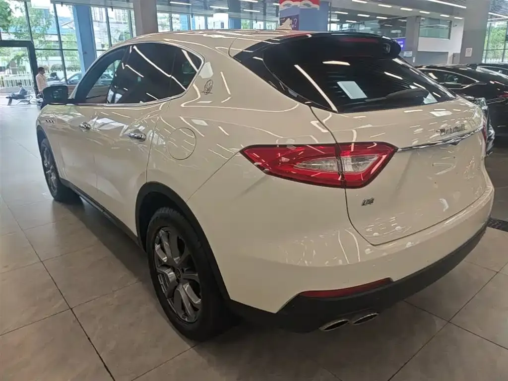 Maserati Levante — фото 8