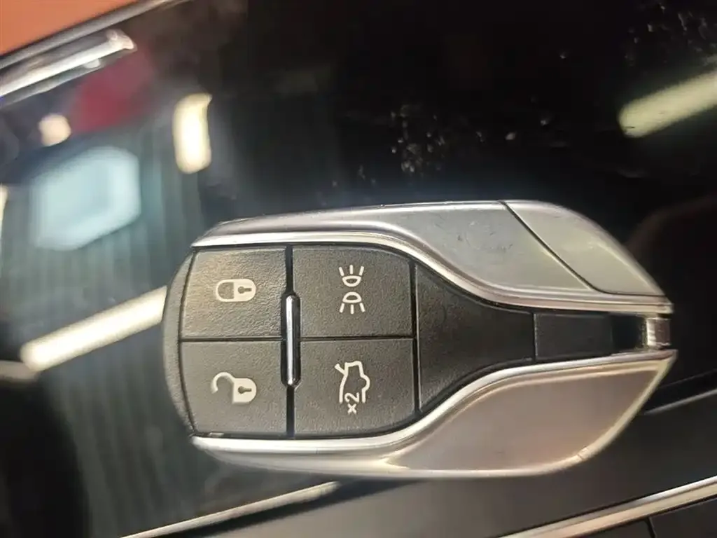 Maserati Levante — фото 2