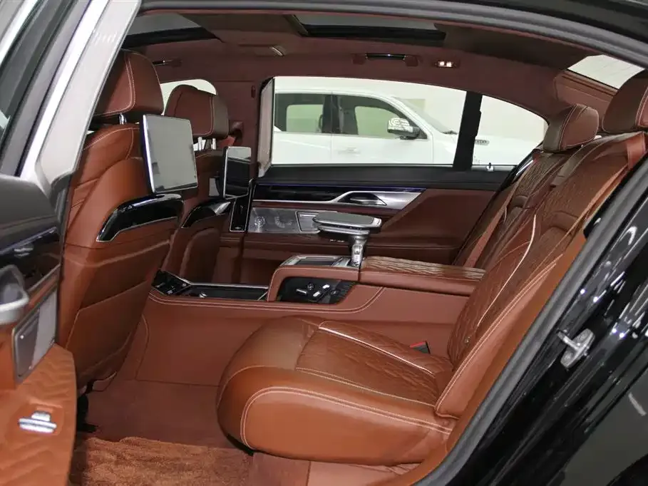 BMW 7 Series — фото 3