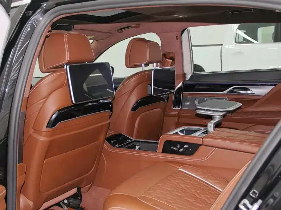 BMW 7 Series — фото 10