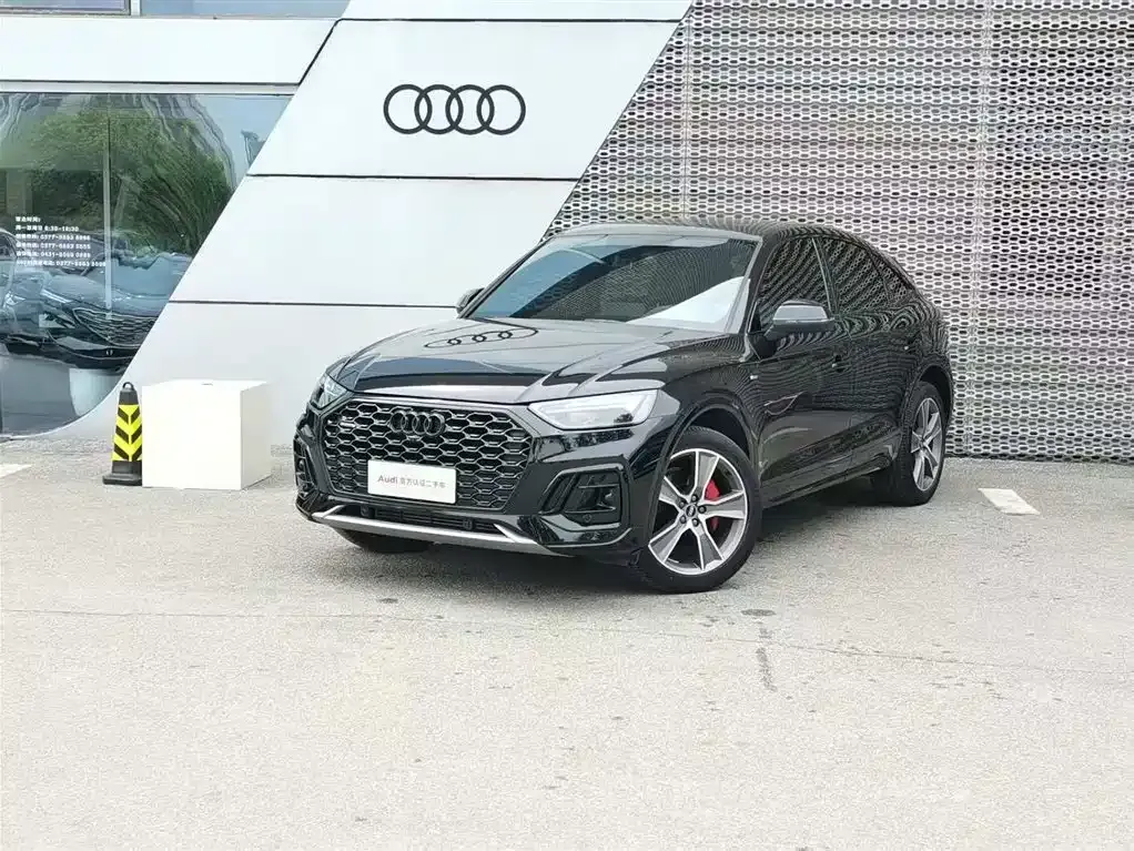 Audi Q5L Sportback — фото 1