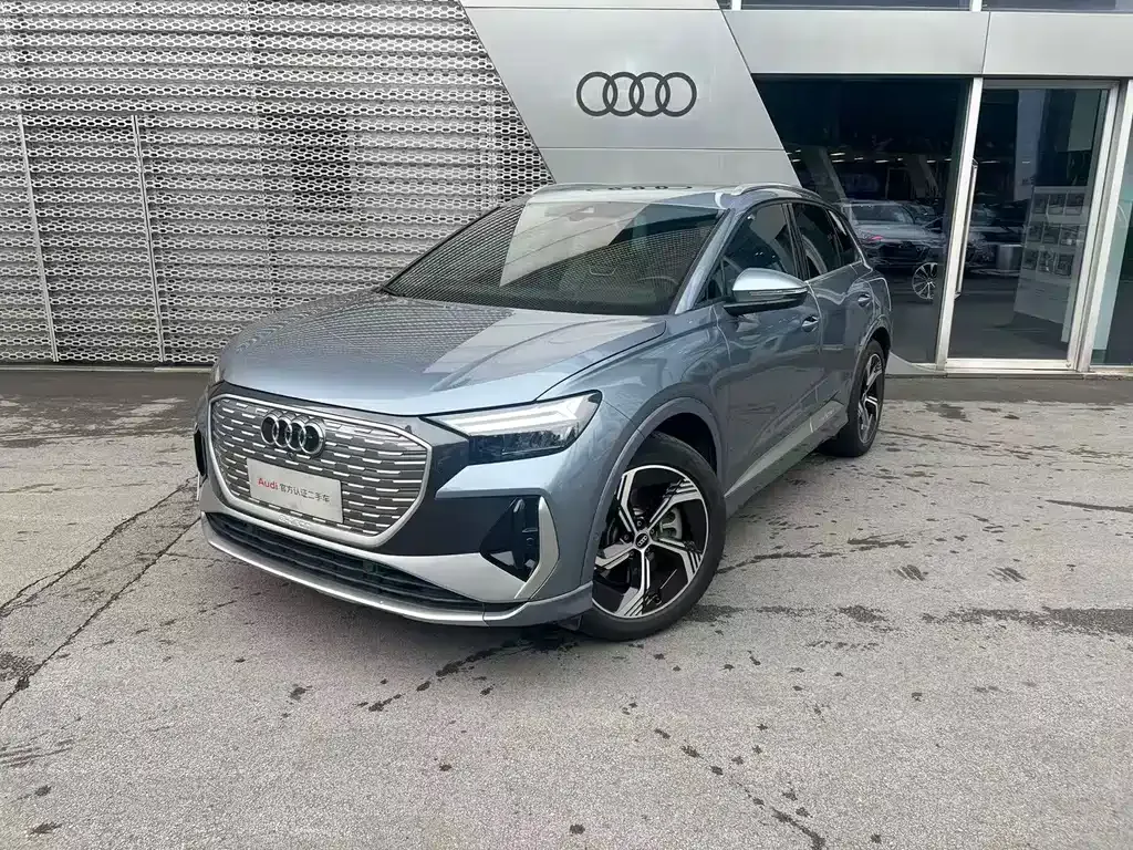 Audi Q4 e-tron — фото 1