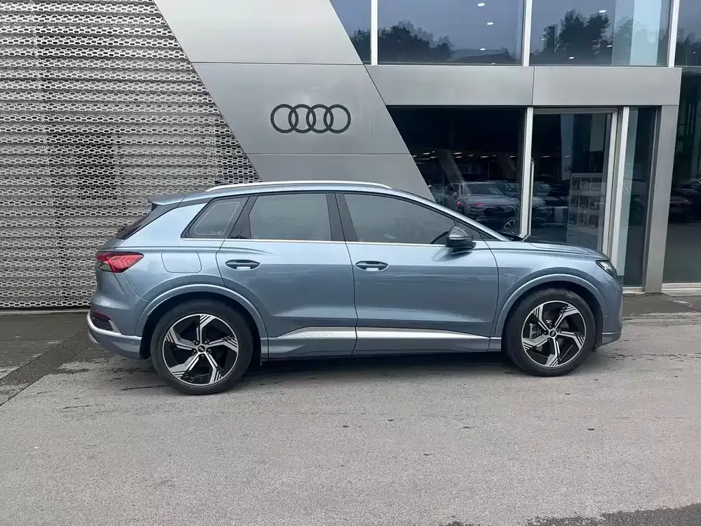 Audi Q4 e-tron — фото 2