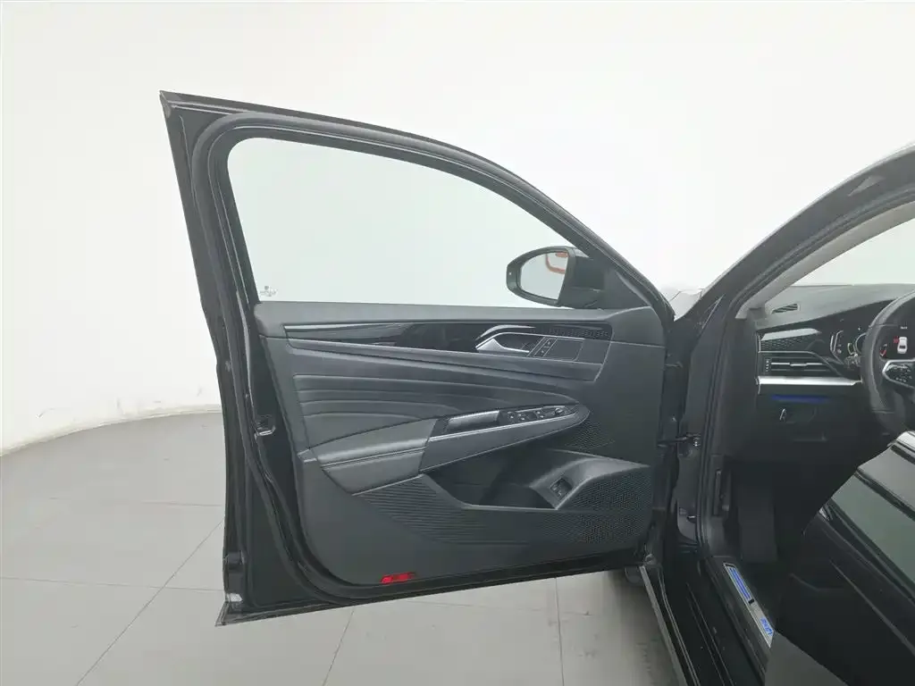 Volkswagen Passat New Energy — фото 7