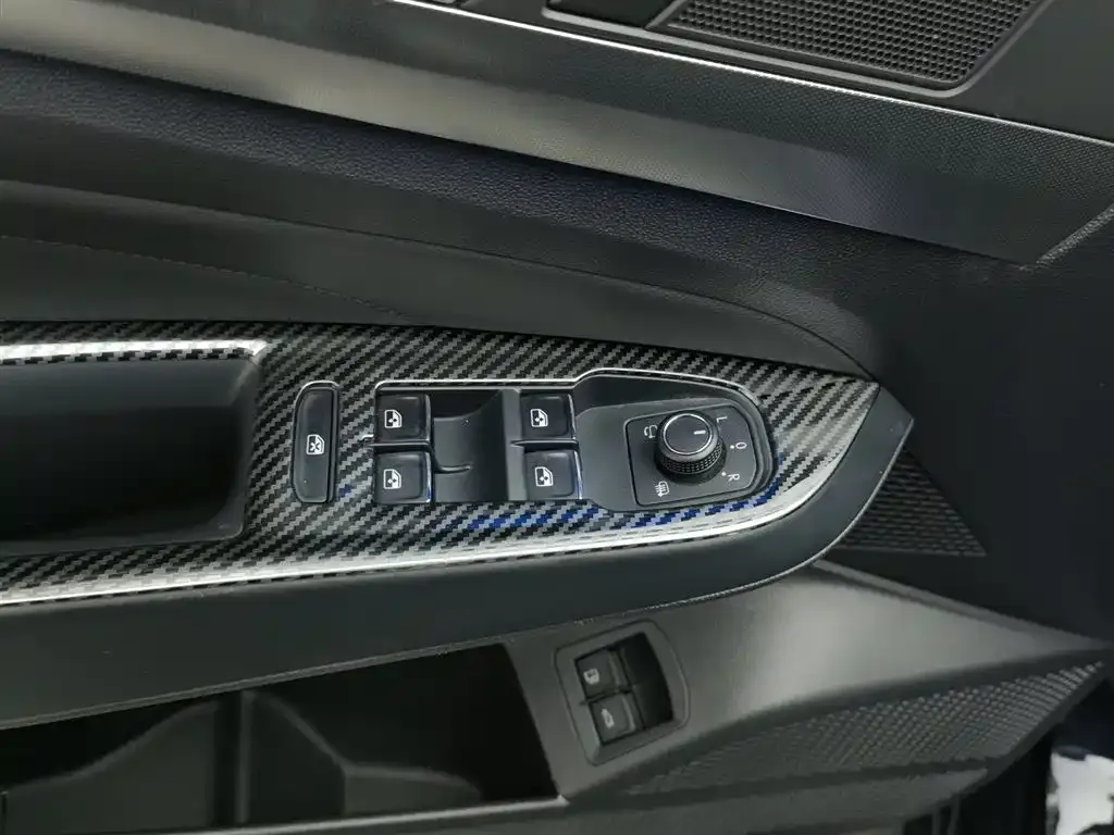 Volkswagen Passat New Energy — фото 9