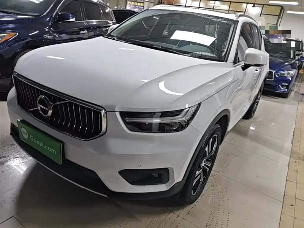 Volvo XC40 — фото 6