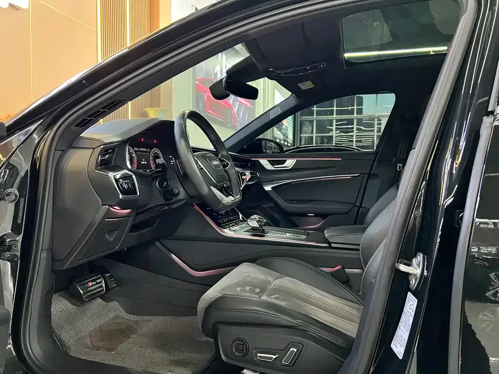 Audi A6L — фото 8
