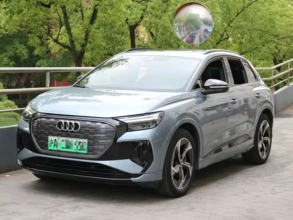 Audi Q4 e-tron — фото 1