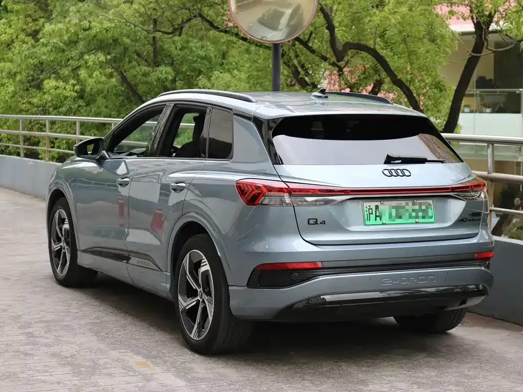 Audi Q4 e-tron — фото 6