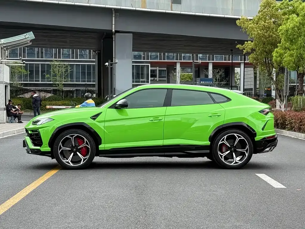 Lamborghini Urus — фото 6