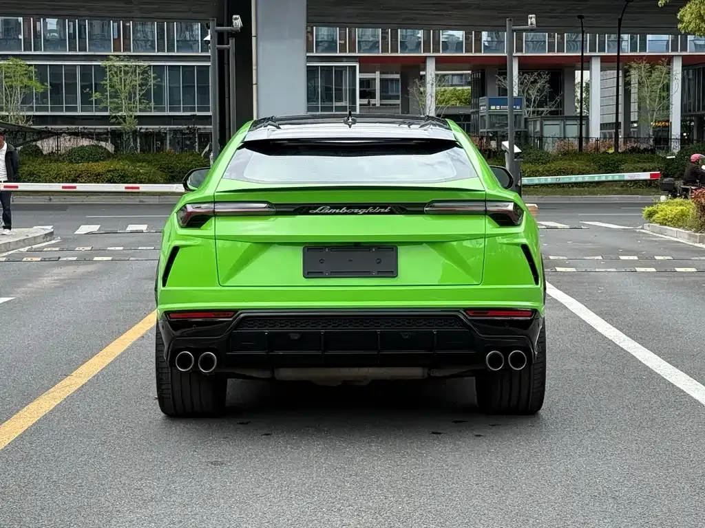 Lamborghini Urus — фото 10