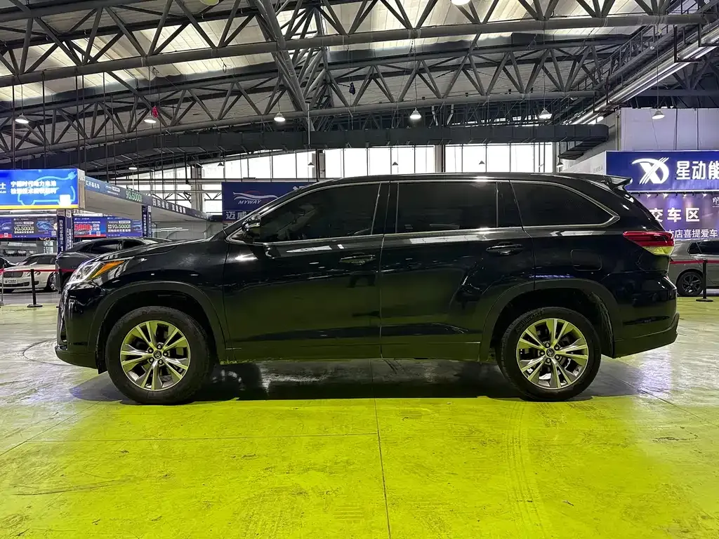 Toyota Highlander — фото 8