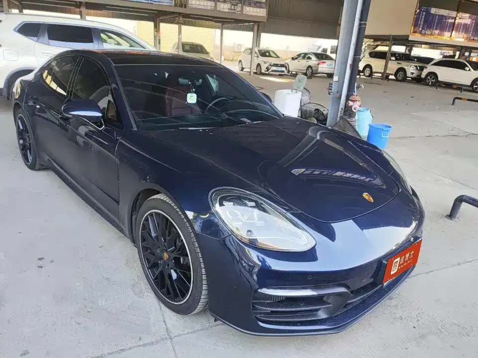 Porsche Panamera — фото 1