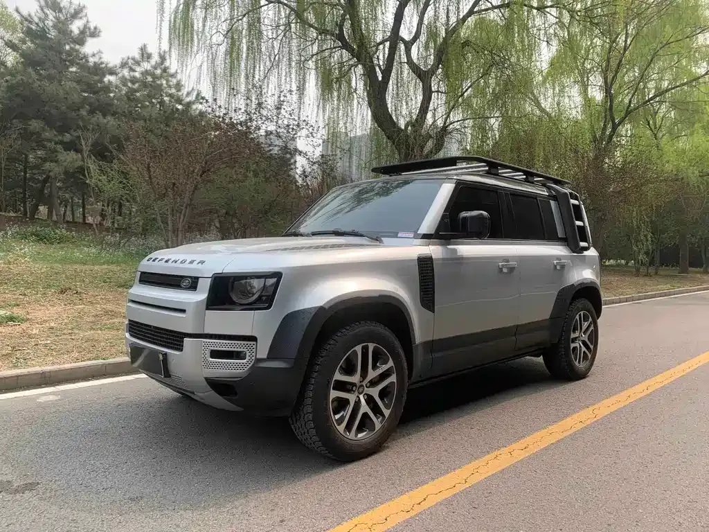 Land Rover Defender — фото 1