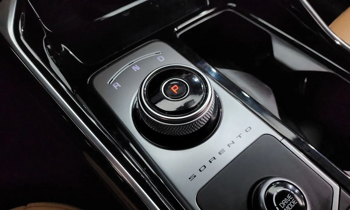 Kia Sorento — фото 9