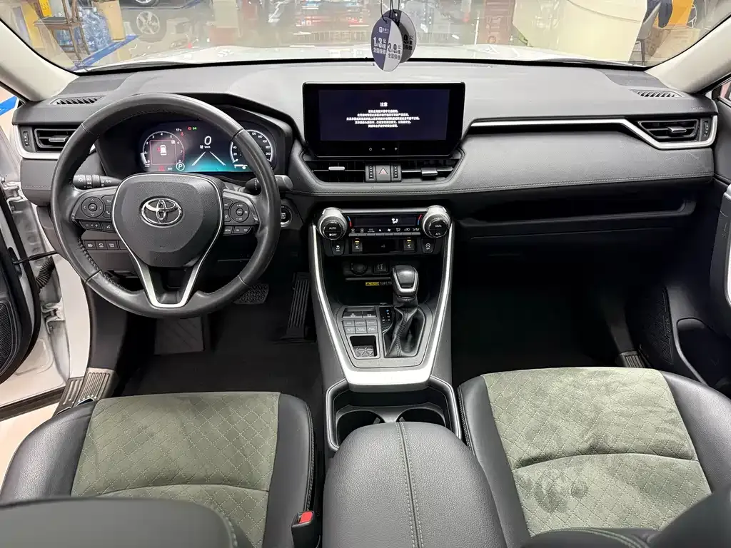 Toyota RAV4 — фото 4