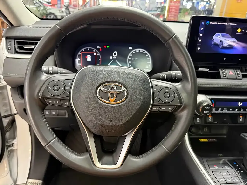 Toyota RAV4 — фото 9