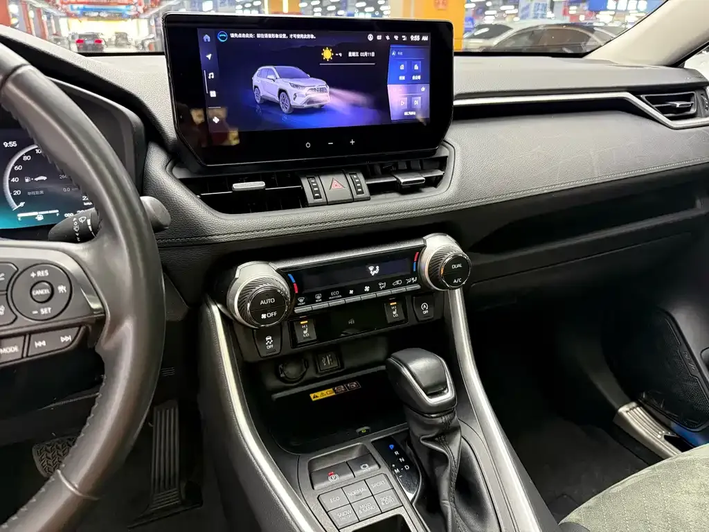 Toyota RAV4 — фото 10