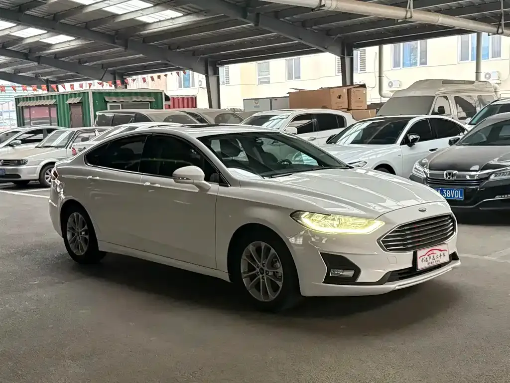 Ford Mondeo — фото 1
