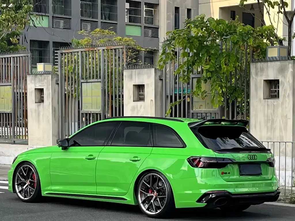 Audi RS 4 — фото 8