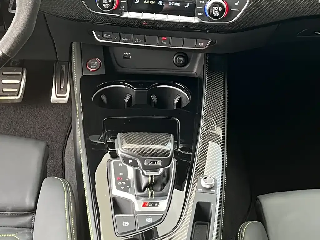 Audi RS 4 — фото 5