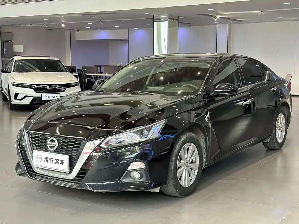 Nissan Teana — фото 1
