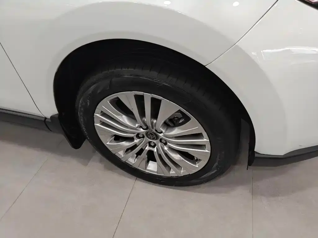 Toyota Harrier — фото 2