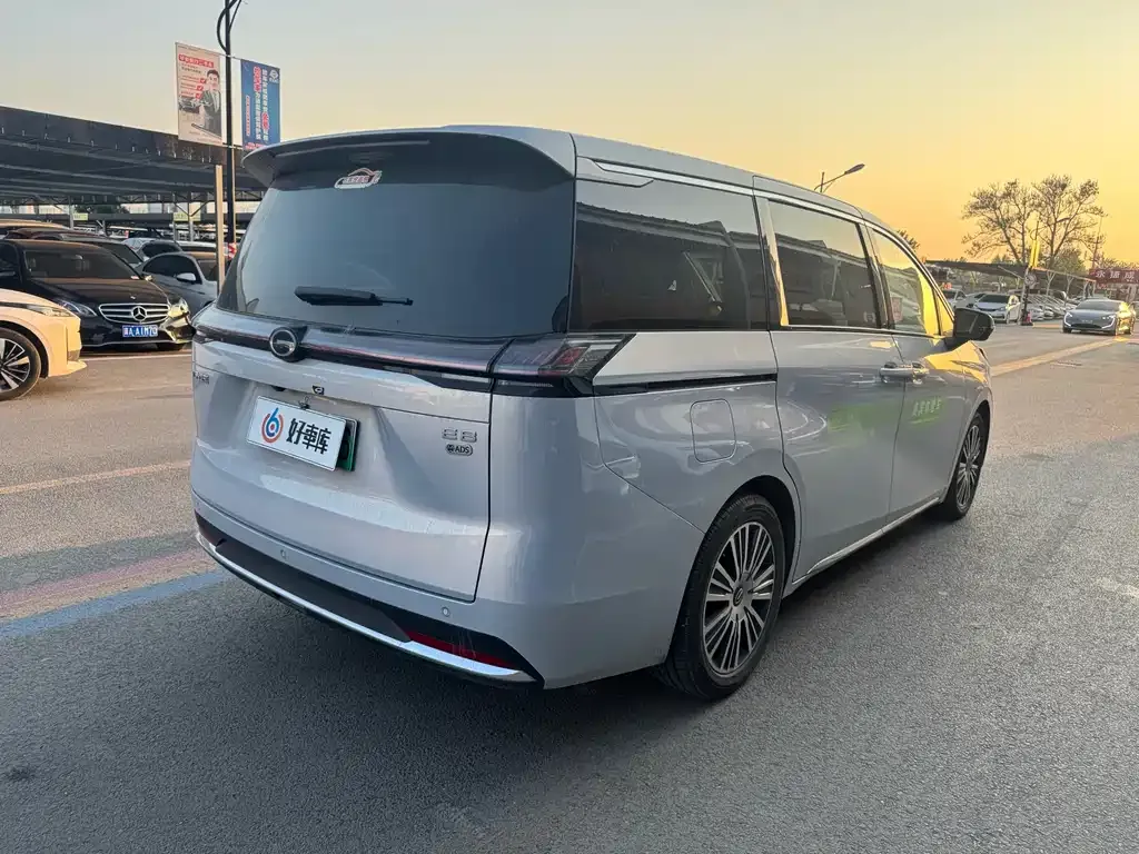 GAC Motor E8 Hybrid — фото 10