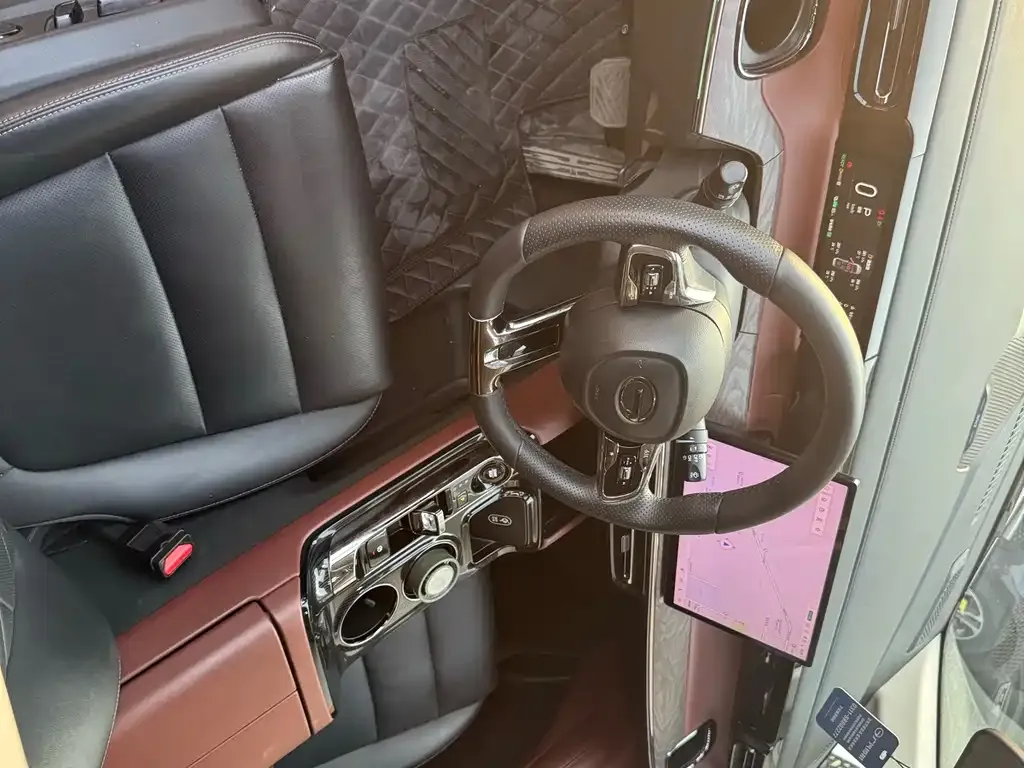 GAC Motor E8 Hybrid — фото 7