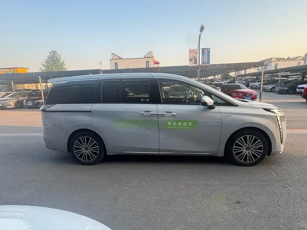 GAC Motor E8 Hybrid — фото 2
