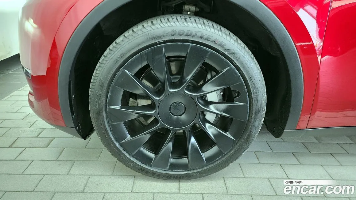 Tesla Model Y — фото 10