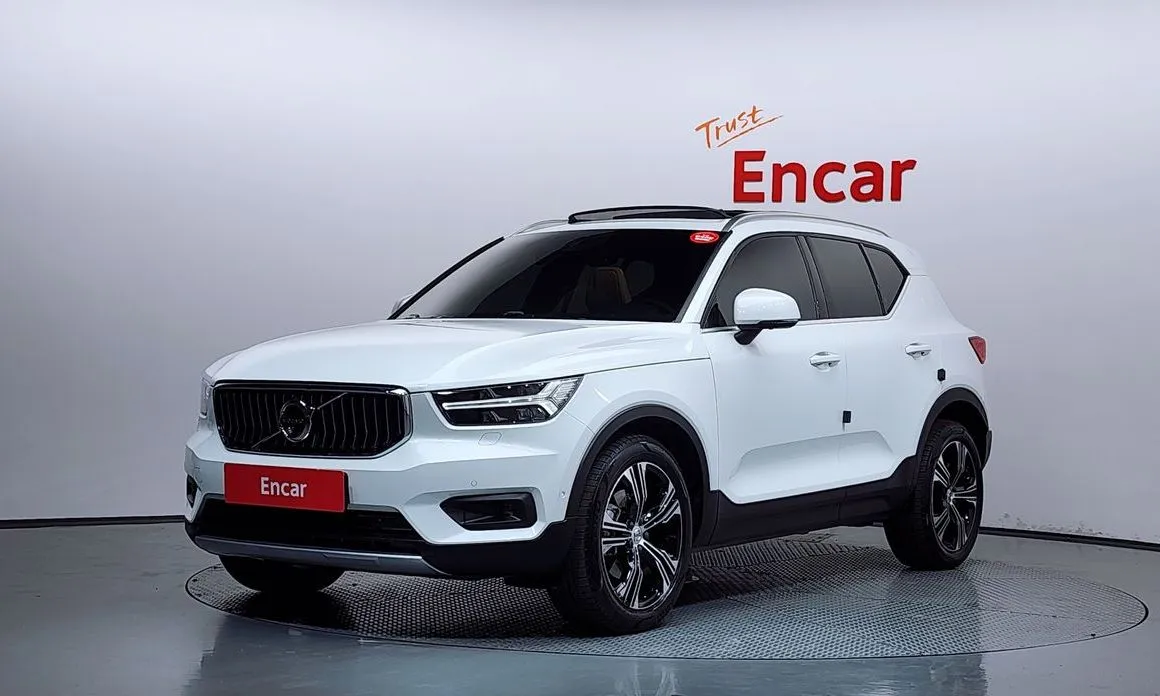 Volvo XC40 — фото 1