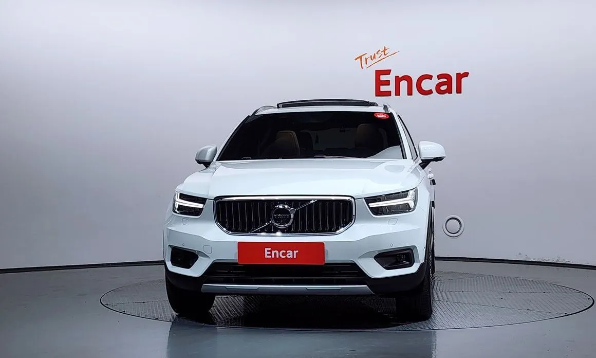Volvo XC40 — фото 8
