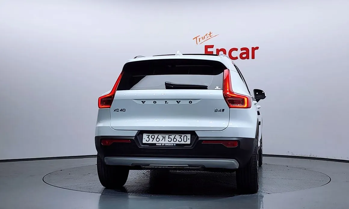 Volvo XC40 — фото 6