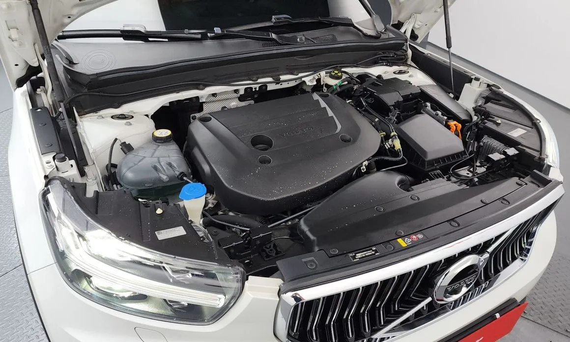 Volvo XC40 — фото 10