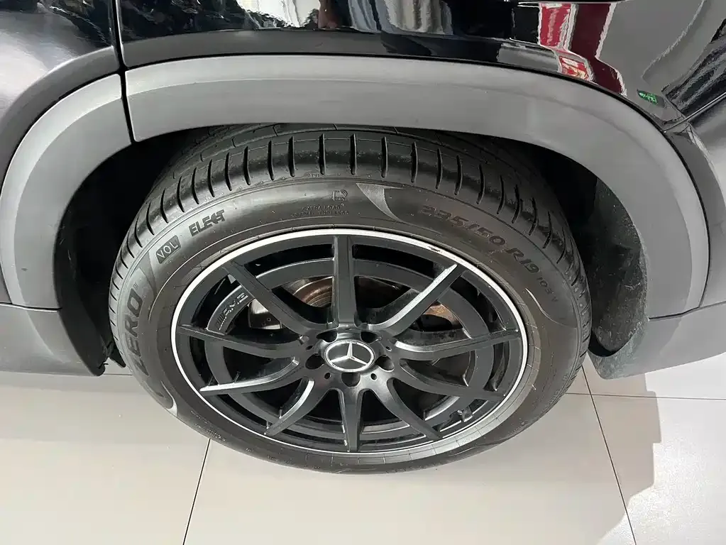 Mercedes-Benz GLB AMG — фото 6
