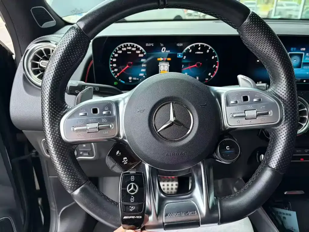 Mercedes-Benz GLB AMG — фото 7